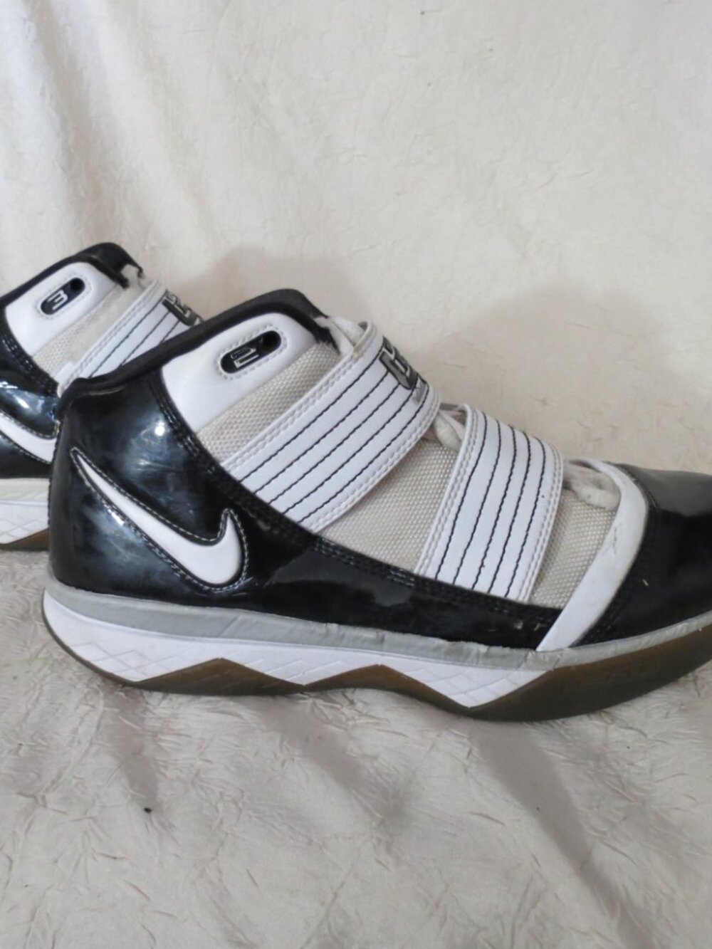 Nike Zoom Soldier III basketball shoes size 9
